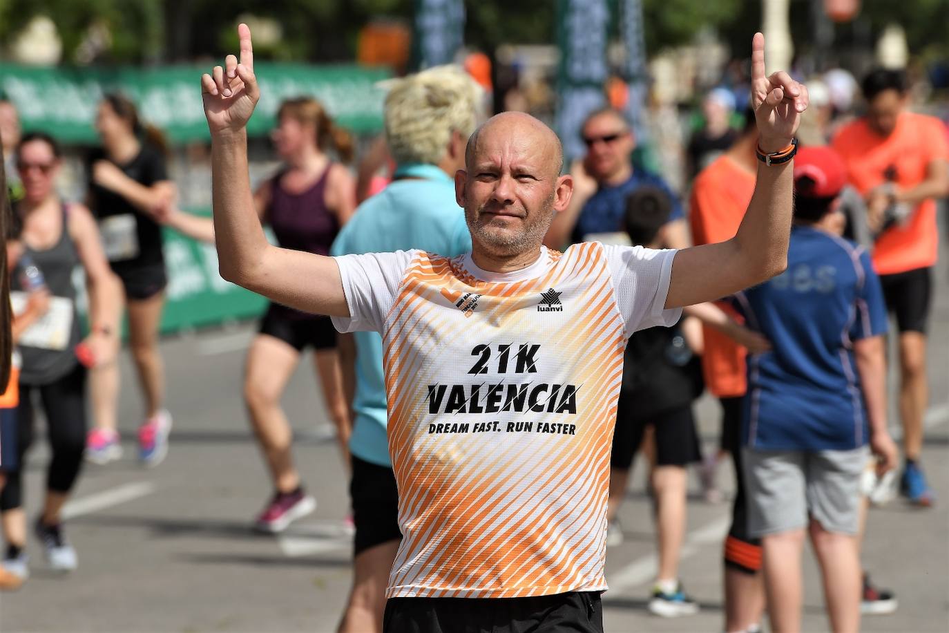 Miles de personas participan en una de las pruebas más esperadas del calendario de carreras populares en Valencia