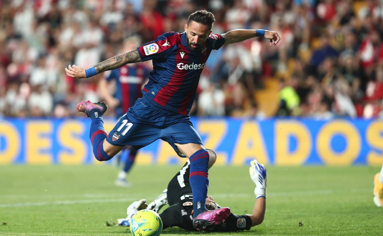 José Luis Morales, durante el partido contra el Rayo Vallecano.