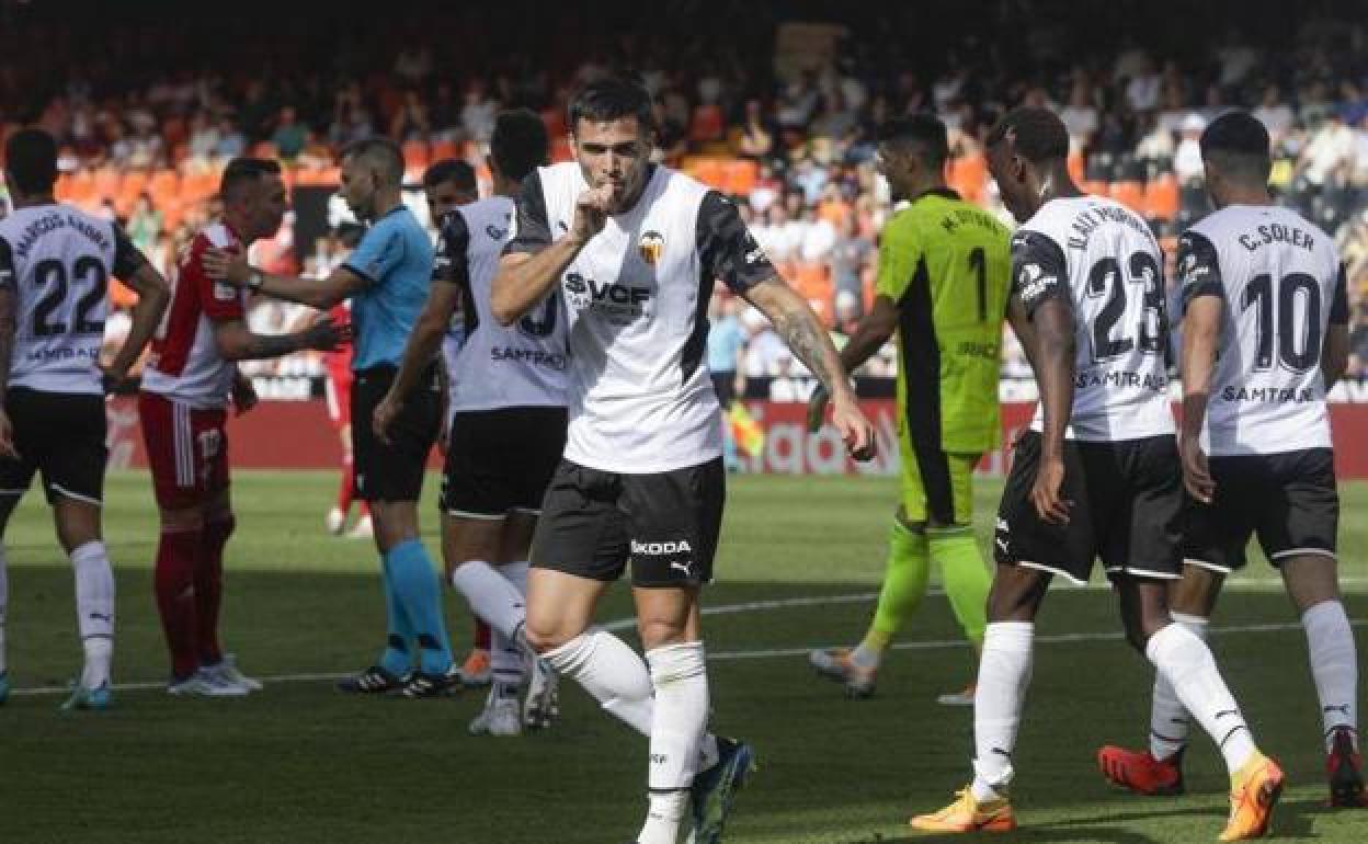 Valencia CF: ENCUESTA | Pon nota a la temporada de jugadores y entrenador del Valencia CF