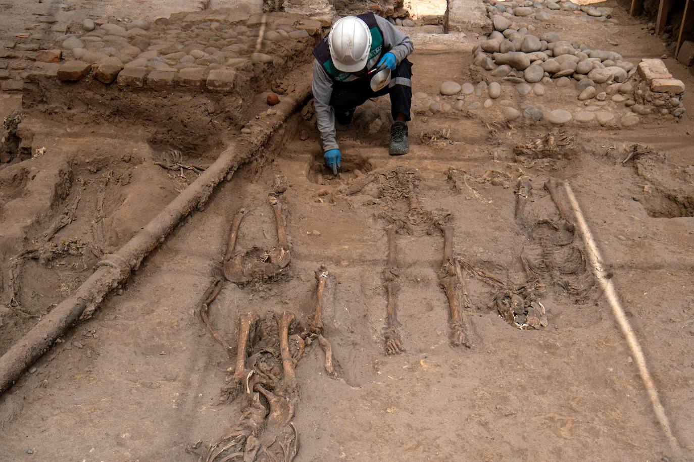 Fotos: Tesoro arqueológico: Sorprendente hallazgo de un cementerio y una cripta construidos en el siglo XVI