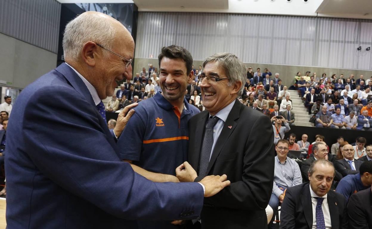 Juan Roig, Rafa Martínez y Jordi Bertomeu, en L'Alqueria.  