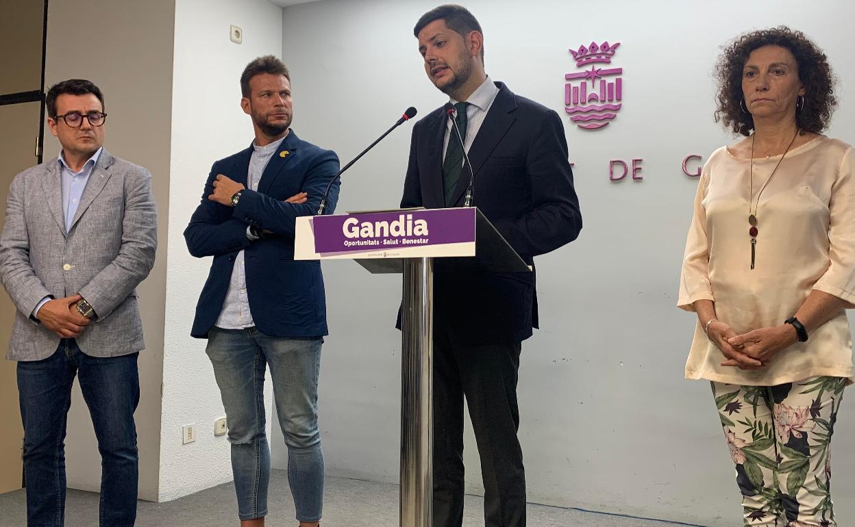 Arnau, Tur, el alcalde Prieto y la edil Ferrer. 