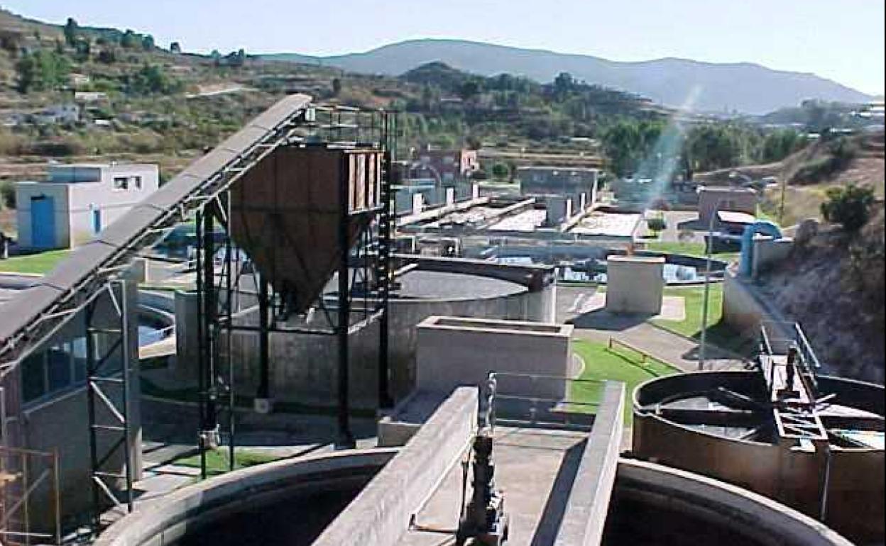 La estación depuradora de Alcoi está ubicada en el cauce del río Serpis. 
