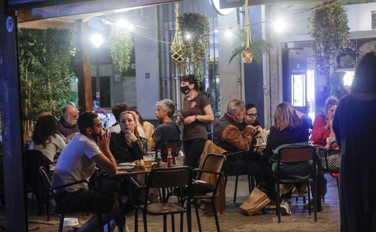 Una terraza de un local de hostelería en Valencia.