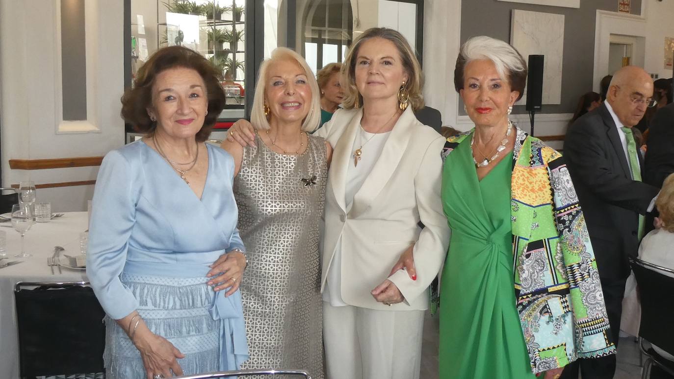 María Dolores Alfonso Gallent, Paqui Sauri , Pilar Mateo Herrero, Marisa Marín en los Premios Vinatea.