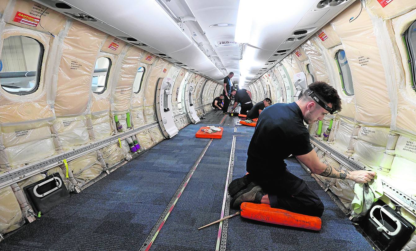 Desmontaje. Según el nivel del mantenimiendo, en función de las horas de vuelo, se revisan más o menos partes de las aeronaves. 