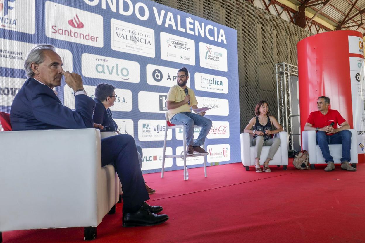 La mesa redonda de LAS PROVINCIAS, ayer en La Marina de Valencia. 