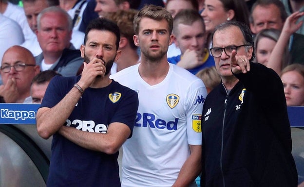 Corberán, con Bielsa, en la etapa del Leeds. 