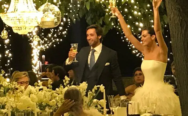 Del crop top de Madame de Rosa al vestido verde de Laura Matamoros: los looks de invitadas de la boda de Marta Lozano y Lorenzo Remohí