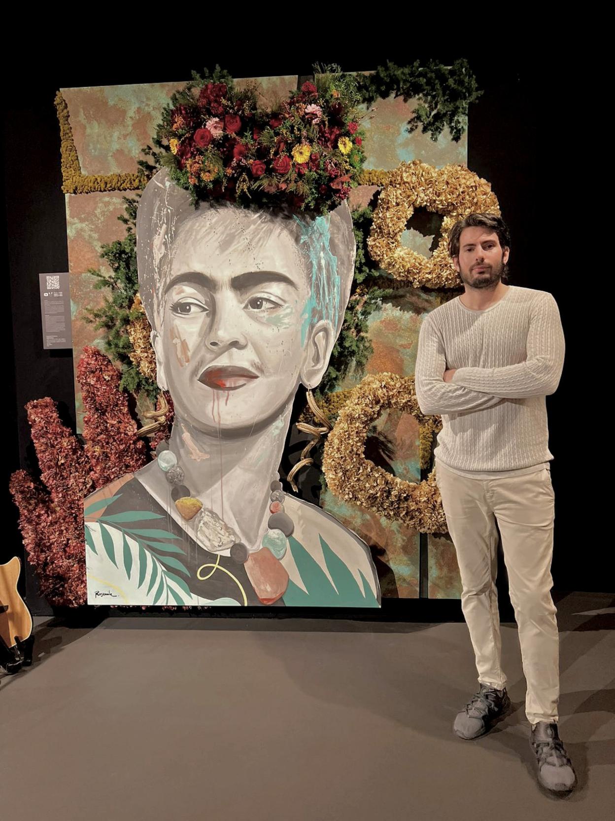 El artista. Rosemile Drewer junto a una de sus obras dedicadas a Frida Kahlo. lp