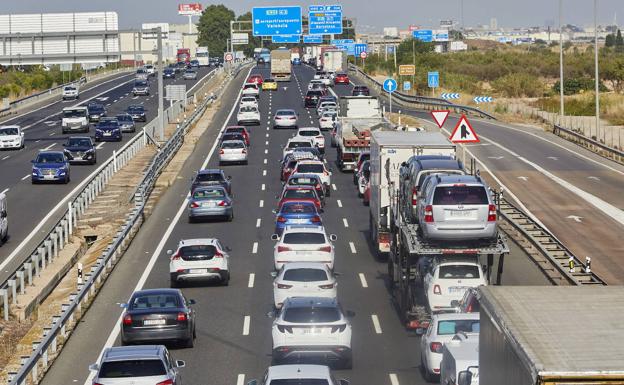 La DGT alerta del efecto acordeón: qué es y cómo evitarlo en la carretera