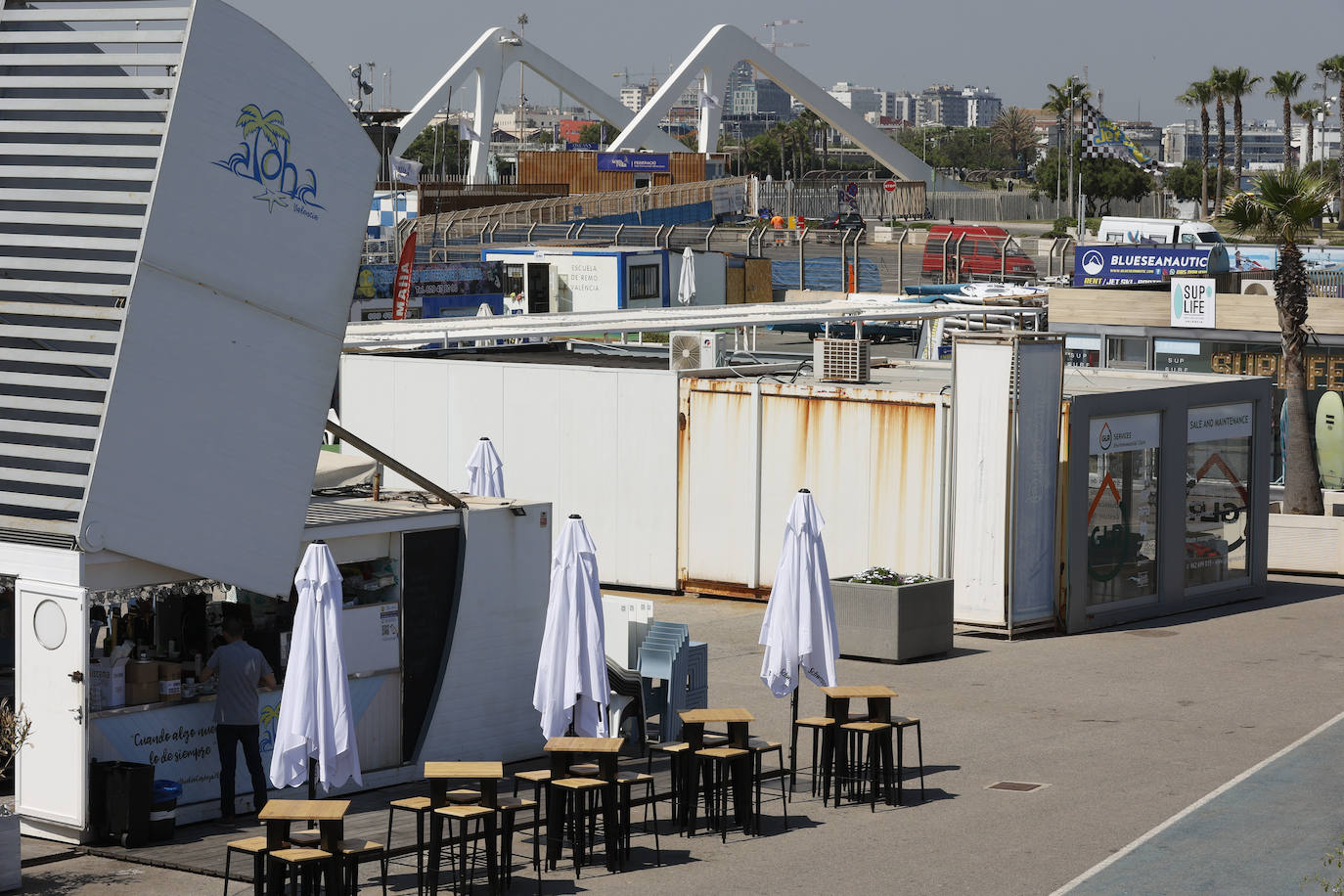 Fotos: Desperfectos y falta de mantenimiento en La Marina de Valencia