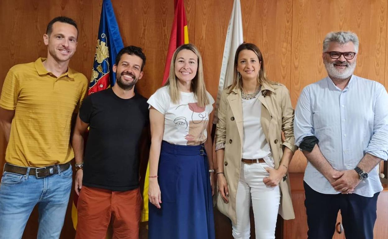 Representantes de Facpyme y la concejala de Comercio de Alicante, este miércoles. 