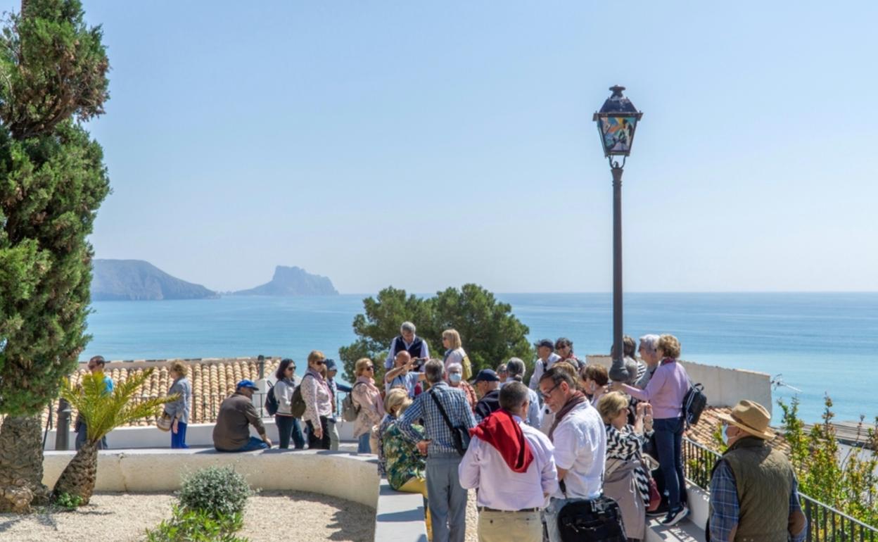 Imagen de archivo de un grupo de turistas del Imserso en Altea