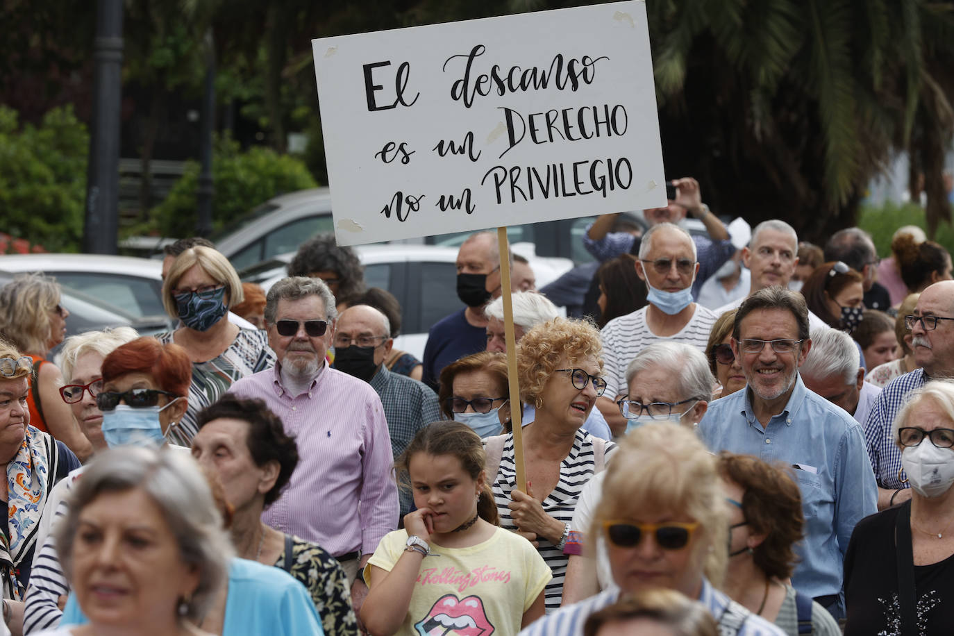 Fotos: La plaza de Honduras de Valencia no se rinde contra el botellón