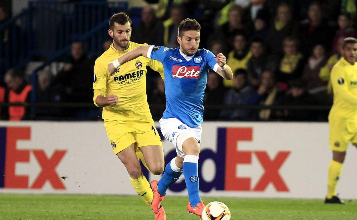 Dries Mertens, durante un partido de Europa League entre el Nápoles y el Villarreal.