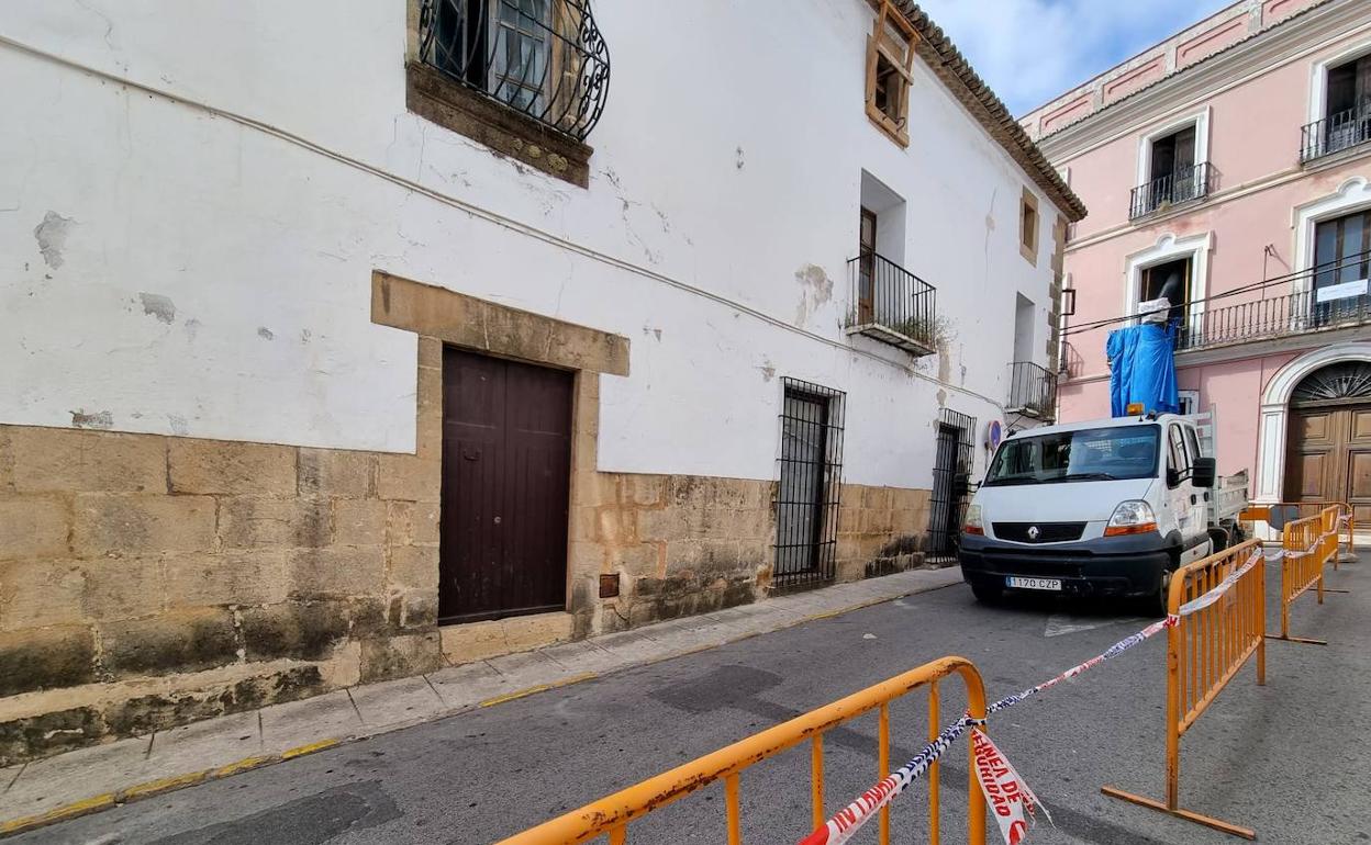 EL perímetro precintado de la Casa dels Xolbi, en Xàbia. 