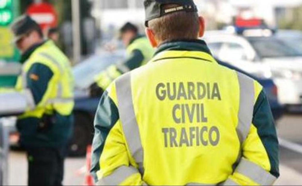 Accidente de tráfico en Valencia | El conductor de un patinete provoca un accidente en la Pista de Silla tras circular ebrio por un lugar prohibido