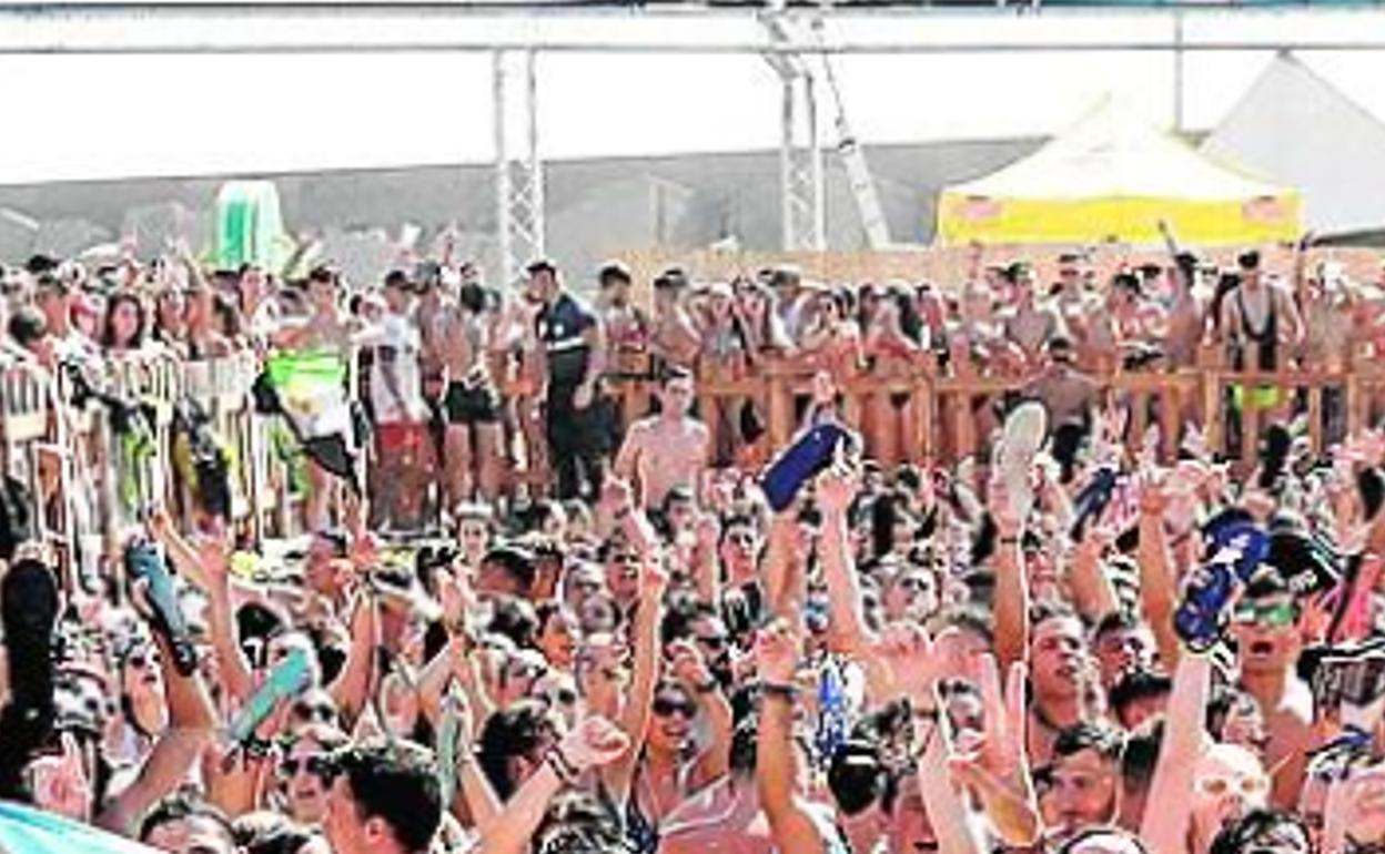 Asistentes a una de las ediciones del Arenal Sound, donde se produjeron los hechos.