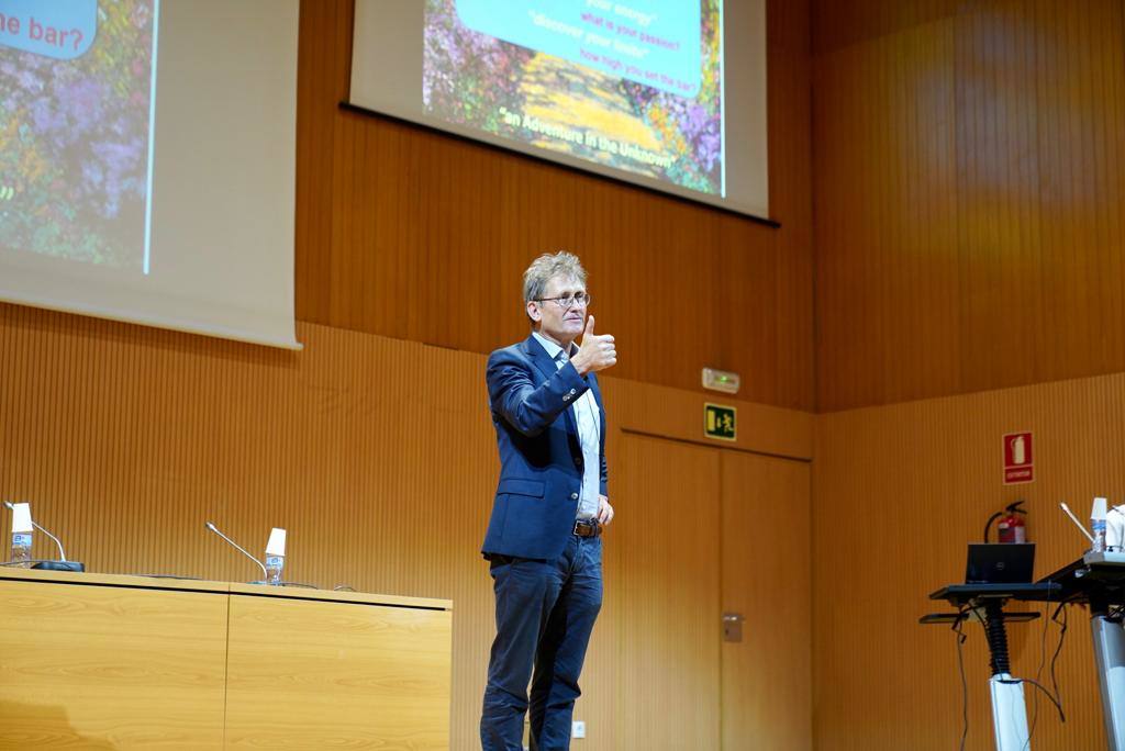 Fotos: Premios Nobel visitan a científicos y estudiantes en Valencia