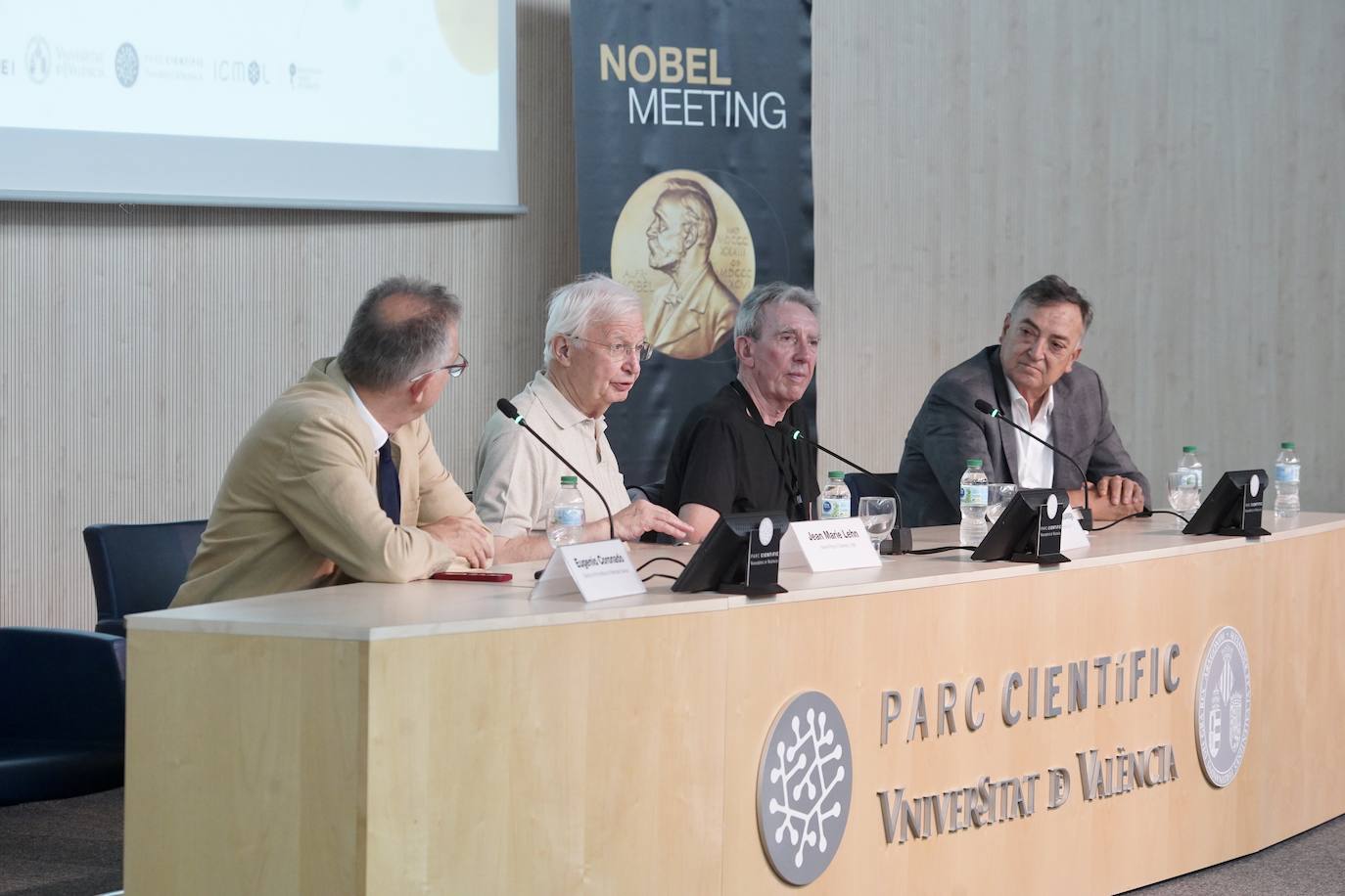 Fotos: Premios Nobel visitan a científicos y estudiantes en Valencia