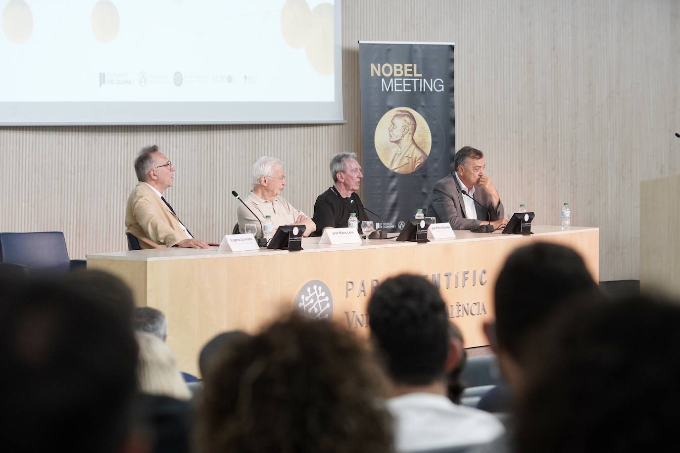 Fotos: Premios Nobel visitan a científicos y estudiantes en Valencia