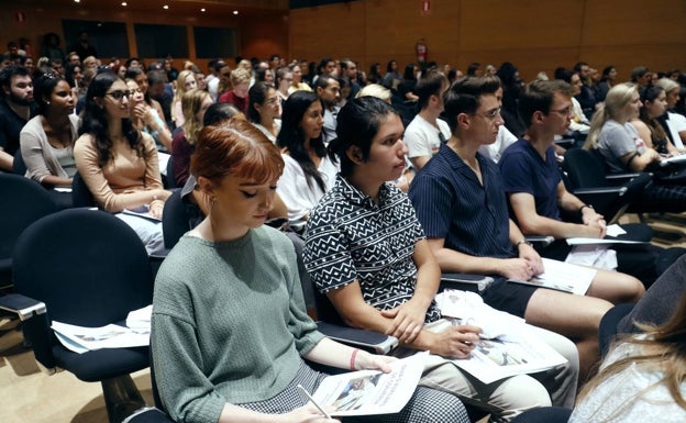 El TSJ obliga a Educación a dar auxiliares de inglés a la concertada tras años de marginación