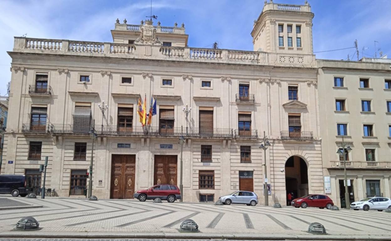 Fachada del Ayuntamiento de Alcoi. 