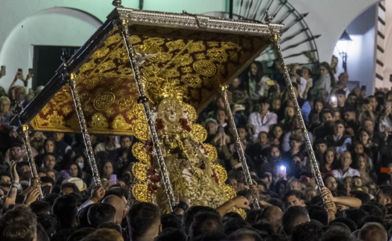 Salto de la Verja en Huelva | Qué ha pasado en el salto de la reja: se suspende la procesión de la Virgen del Rocío