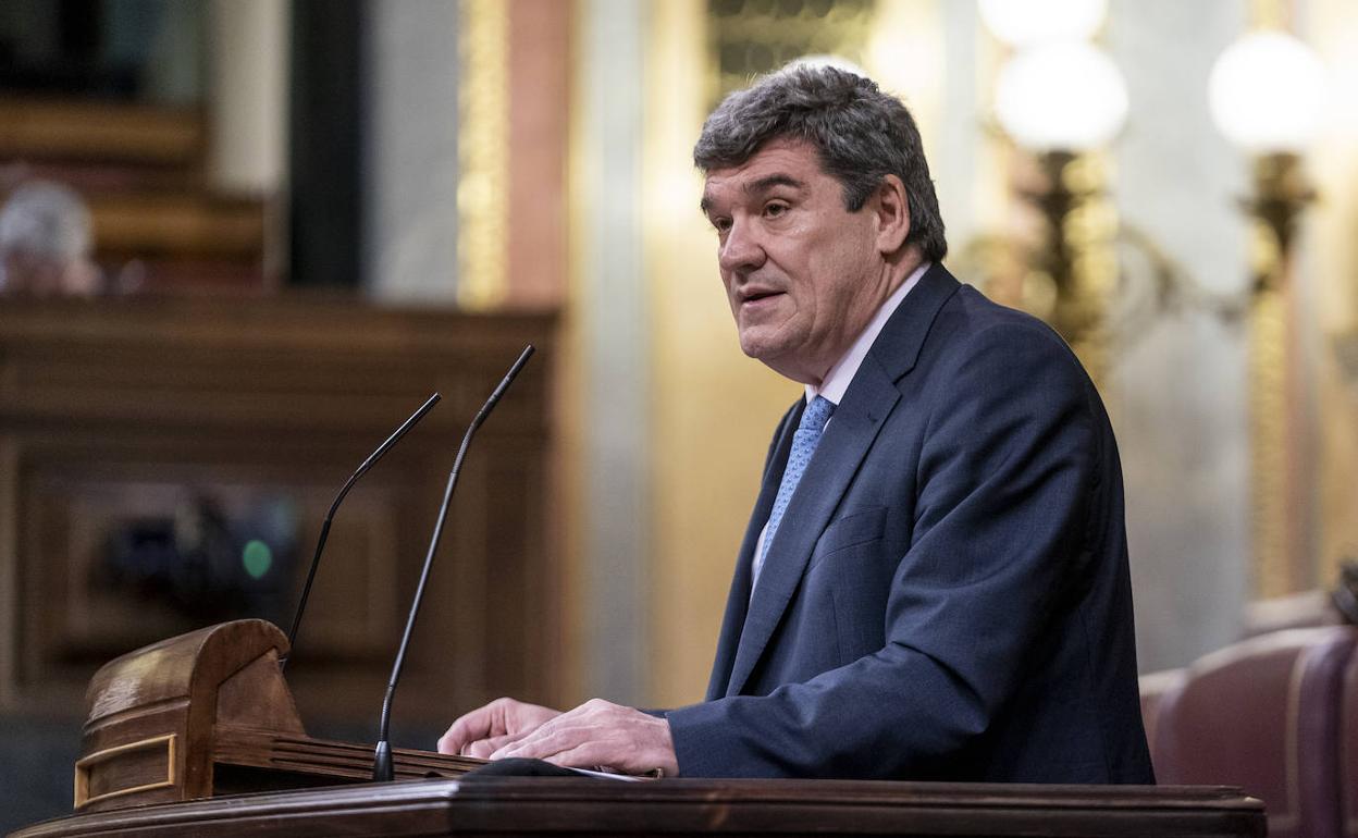 José Luis Escrivá, ministro de Inclusión, Seguridad Social y Migraciones, en una intervención en el Congreso.