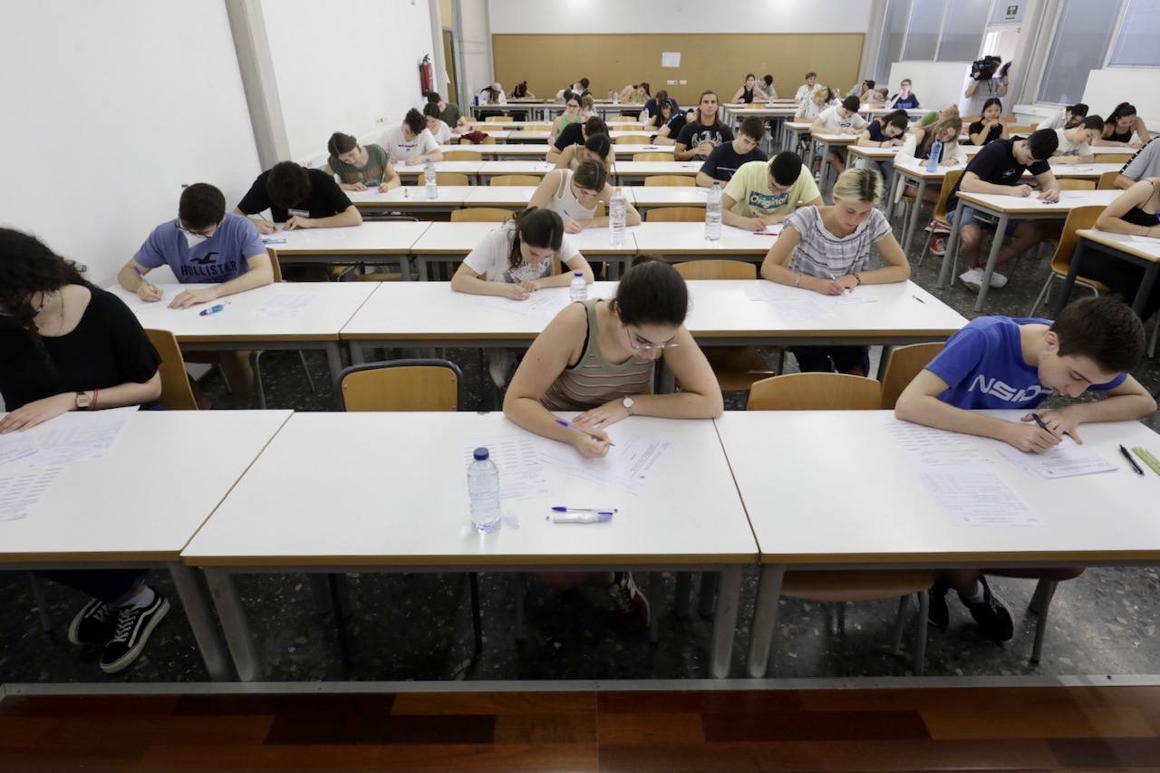 Miles de alumnos valencianos se enfrentan a las pruebas de Selectividad.