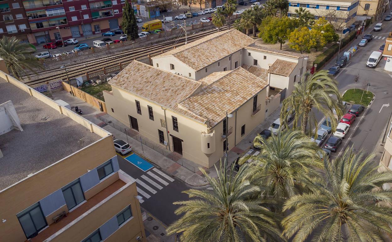 La emblemática edificación de la Alqueria del Pi, rehabilitada recientemente. 