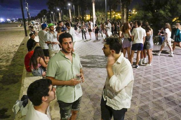 Fotos: Botellón en la playa de la Malvarrosa de Valencia