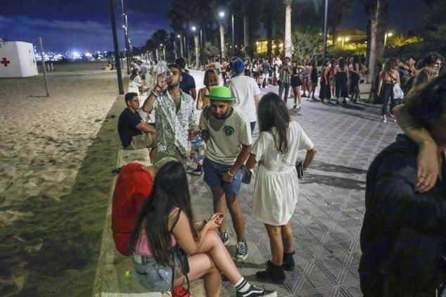 Fotos: Botellón en la playa de la Malvarrosa de Valencia