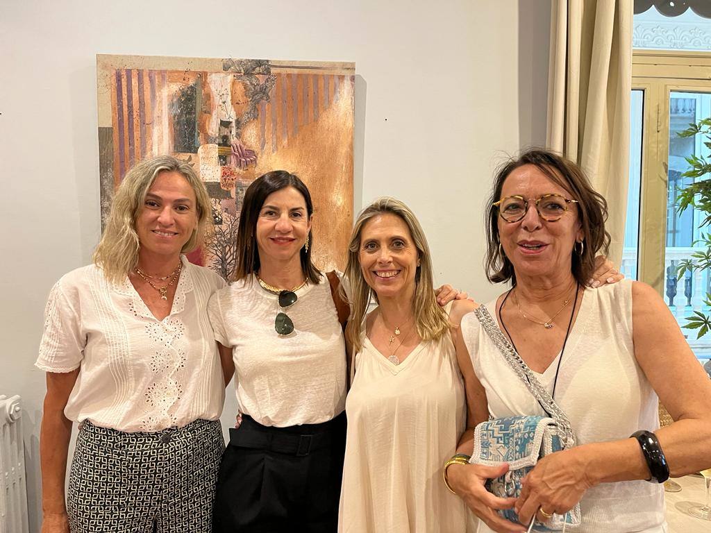 María José Piqueres, Olga Ferrandis, Mariam Mateu y Consuelo Vidal en la exposición del Casino de Agricultura.