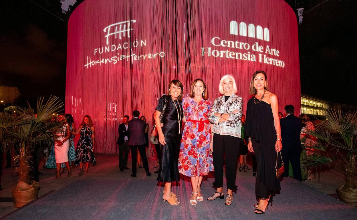 Amparo Suay, Amparo Picó, Hortensia Herrero y María José Albert.