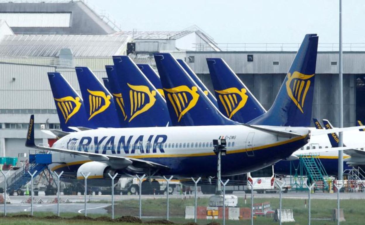 Aviones de Ryanair en una base. 