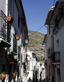 Imagen secundaria 2 - Rutas senderistas por la Comunitat | Por la cresta de uno de los picos más bellos de la Comunitat: Serrella y Mallá del Llop