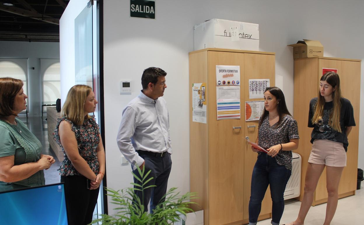 El alcalde y la concejala de Personal han visitado el lugar donde se desarrollar el programa. 