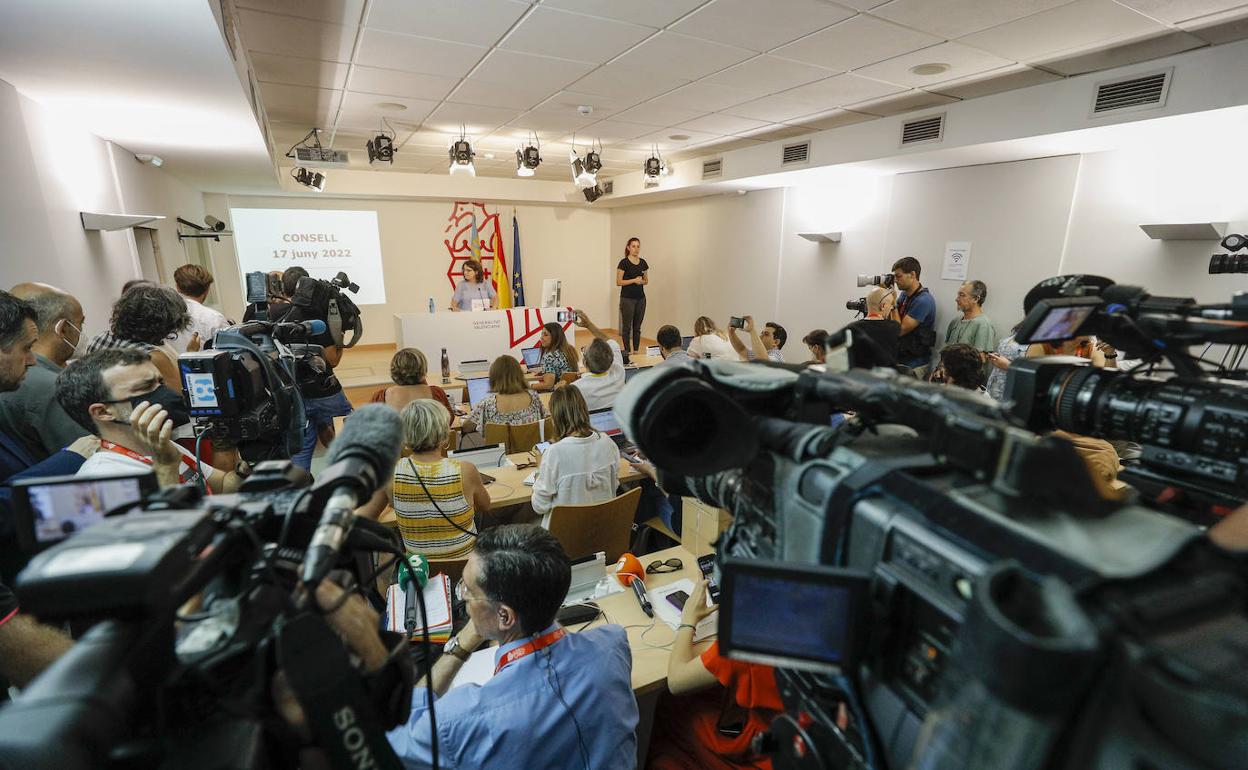 Rueda de prensa de la vicepresidenta de la Generalitat, Mónica Oltra