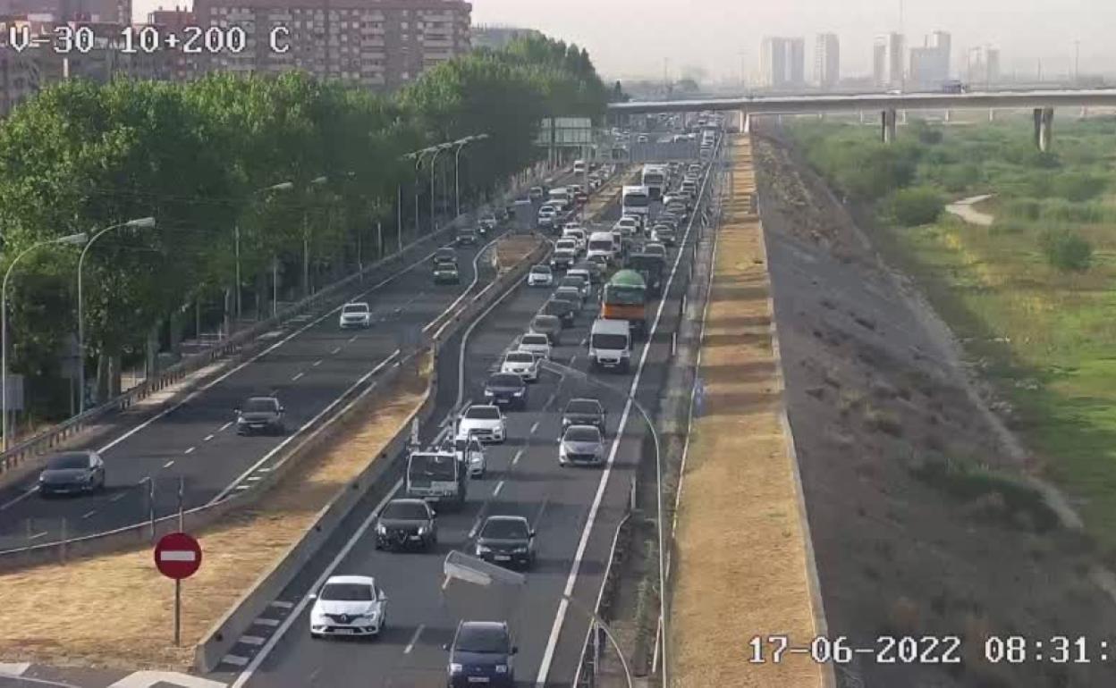 Tráfico en la V-30 en la mañana de este viernes.