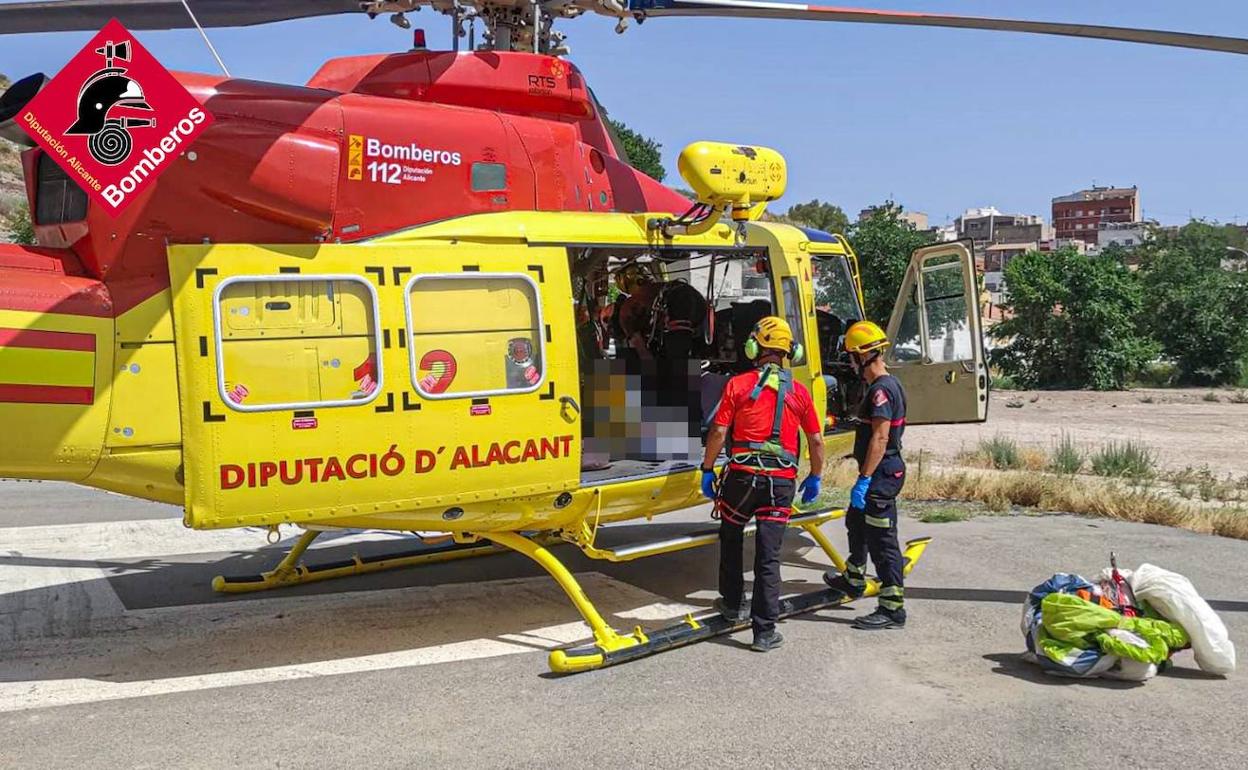 Los bomberos han rescatado el cuerpo sin vida del deportista. 