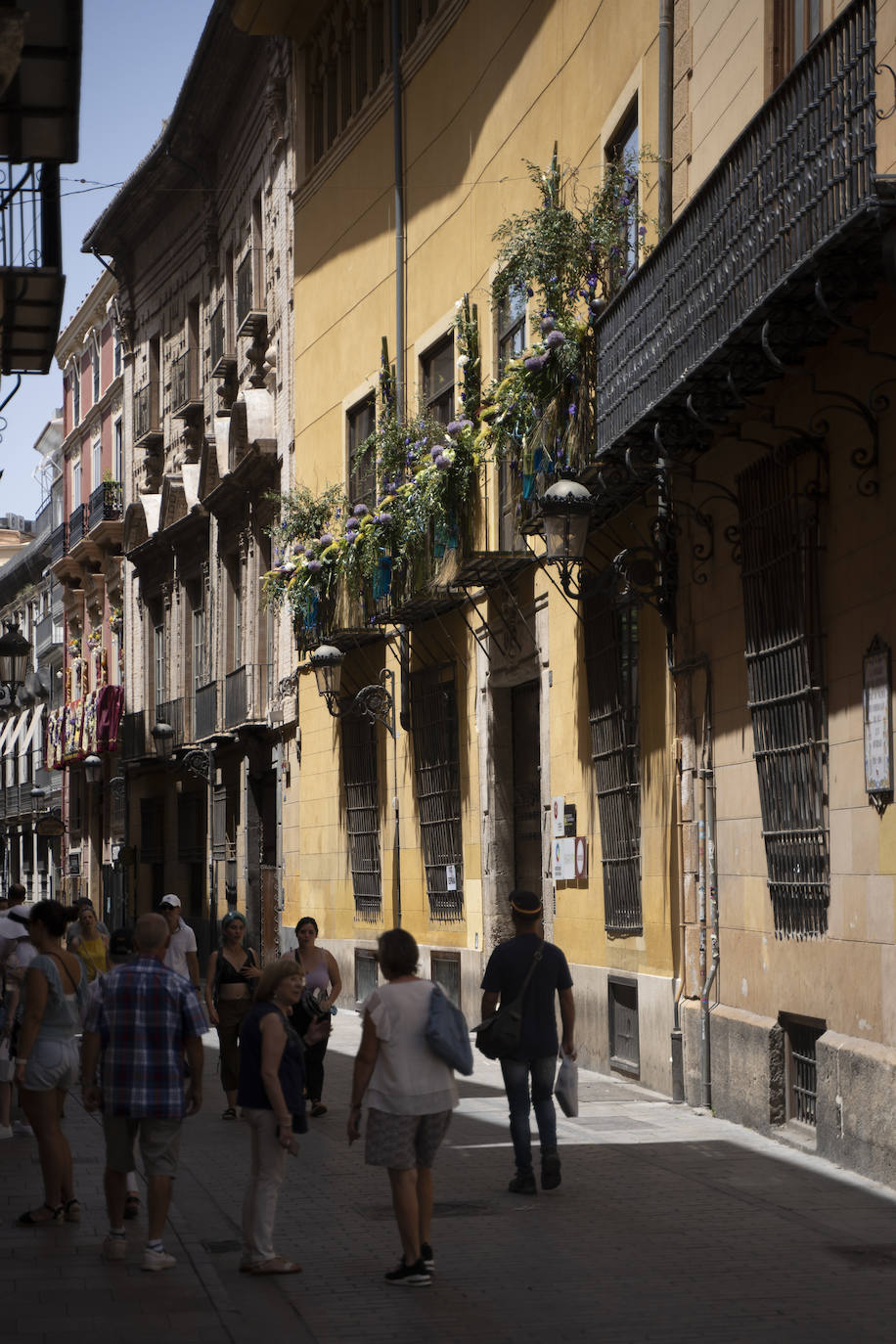 Fotos: El casco antiguo de Valencia se cubre de flores