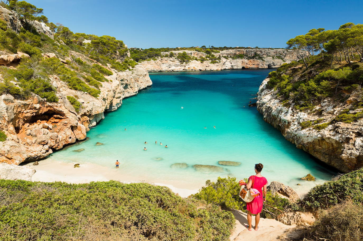 2.- Caló des Moro (Mallorca) | Caló des Moro es uno de los secretos mejor guardados de Mallorca. De arena fina y de aguas translúcidas color turquesa, esta playa virgen está situada en la zona sureste de la isla, a aproximadamente seis kilómetros del pueblo de Santanyí. Es de impactante belleza.