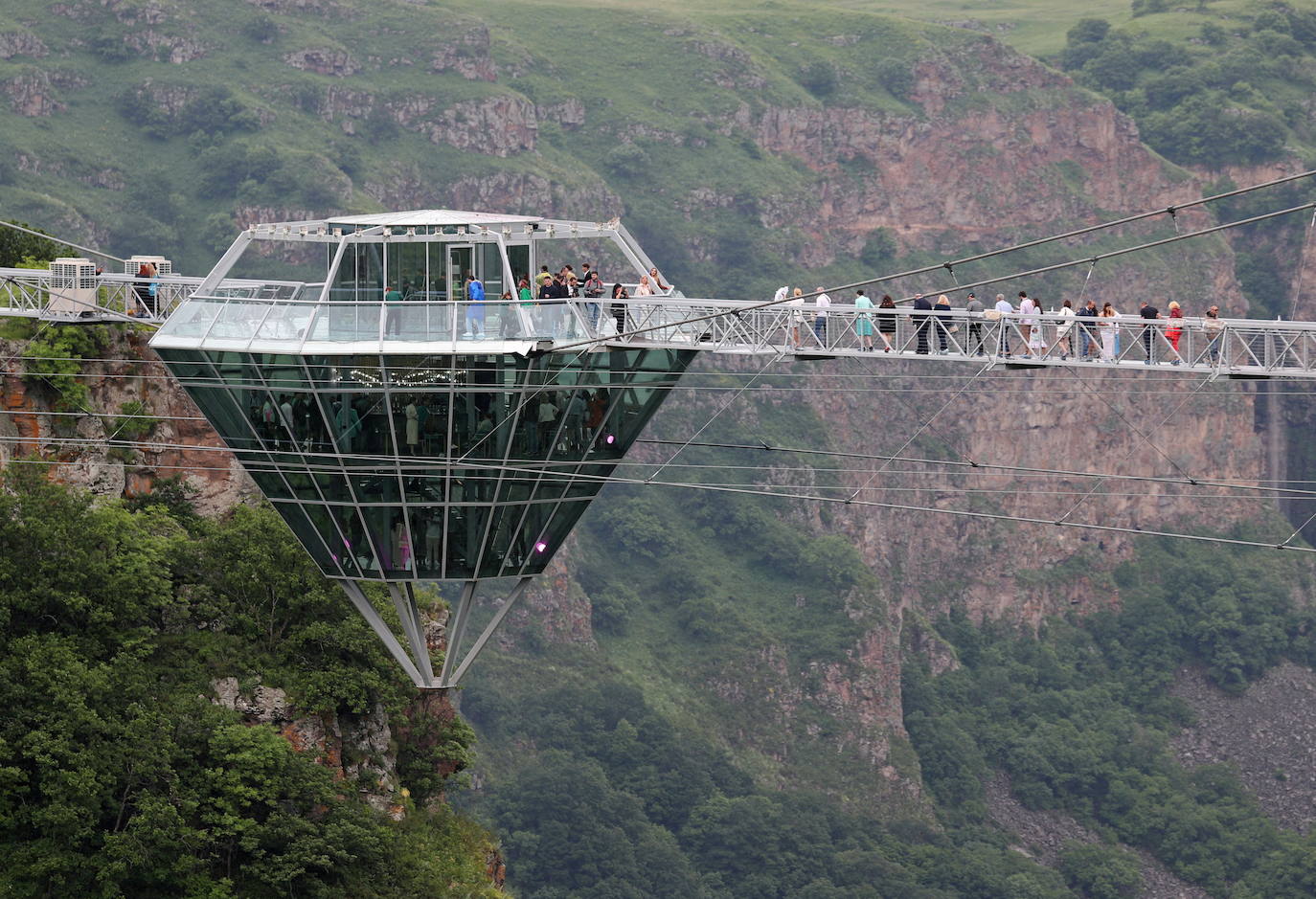 Fotos: Así es el restaurante colgante más alto del mundo
