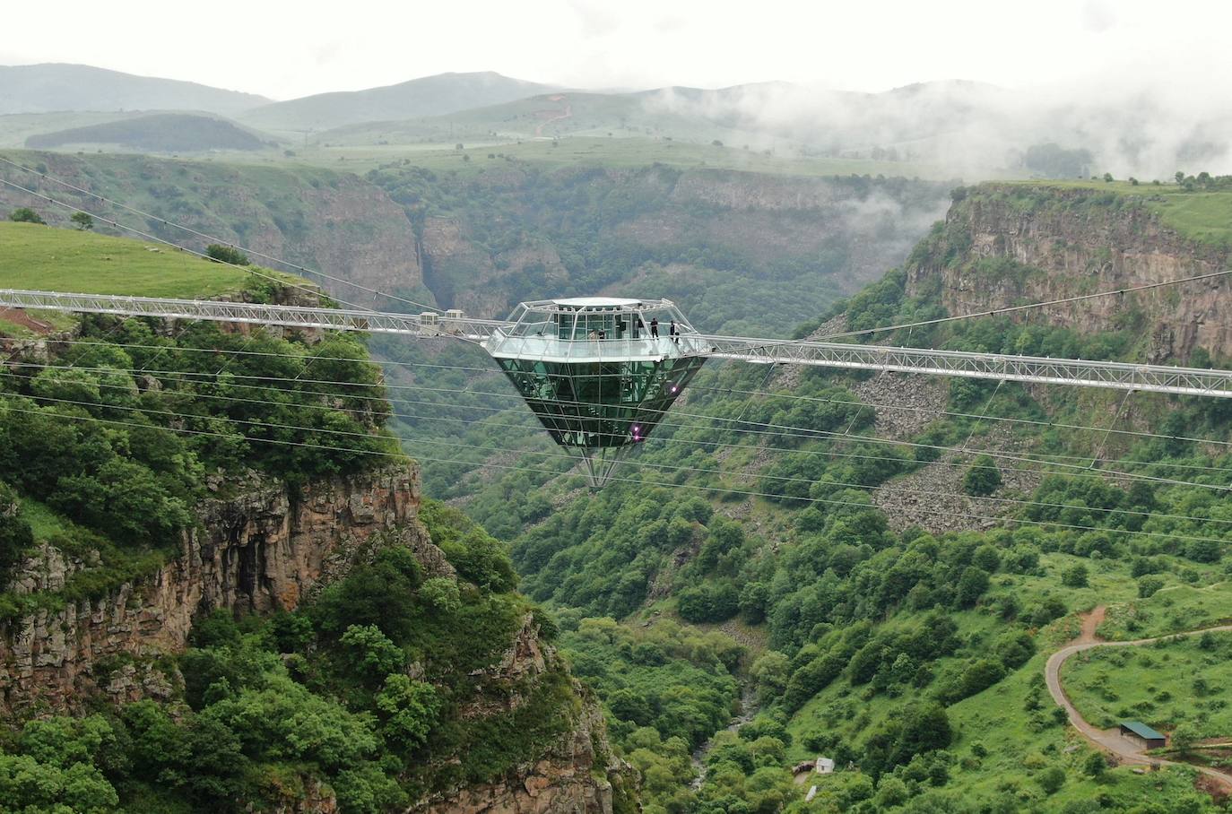 Fotos: Así es el restaurante colgante más alto del mundo