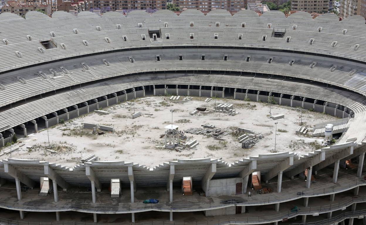 Obras del estadios en la Avenida Cortes Valencianas. 