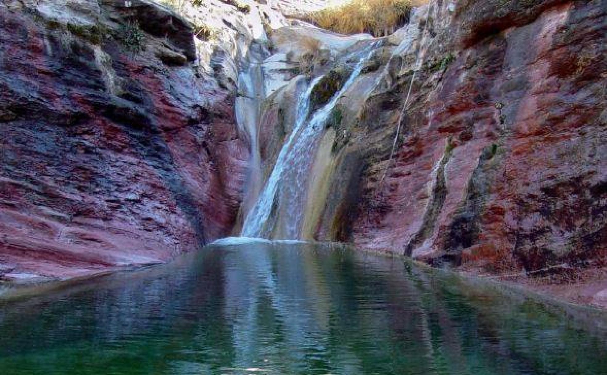 Imágenes del mágico Pozo Negro, ubicado en la Sierra de Espadán. 