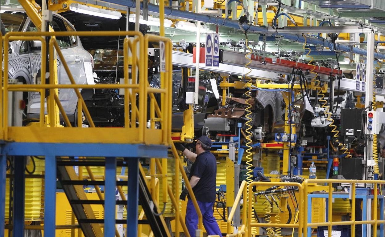 Línea de montaje de la planta de Ford en Almussafes. 