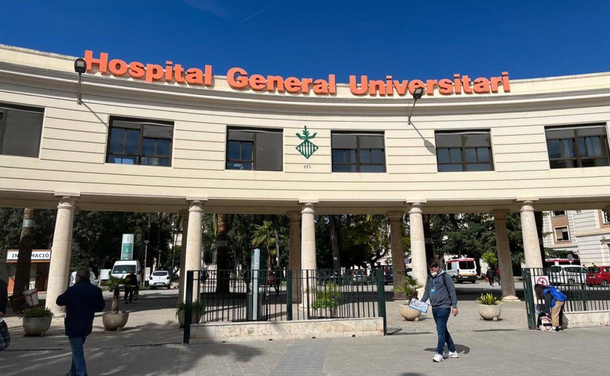 Uno de los accesos al Hospital General de Valencia.